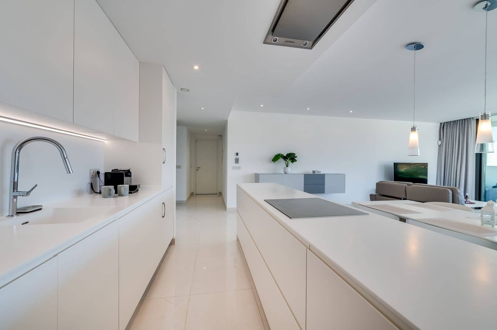 3 bedroom Apartment for sale in Estepona with pool garage - € 949,000 (Ref: 8867004)