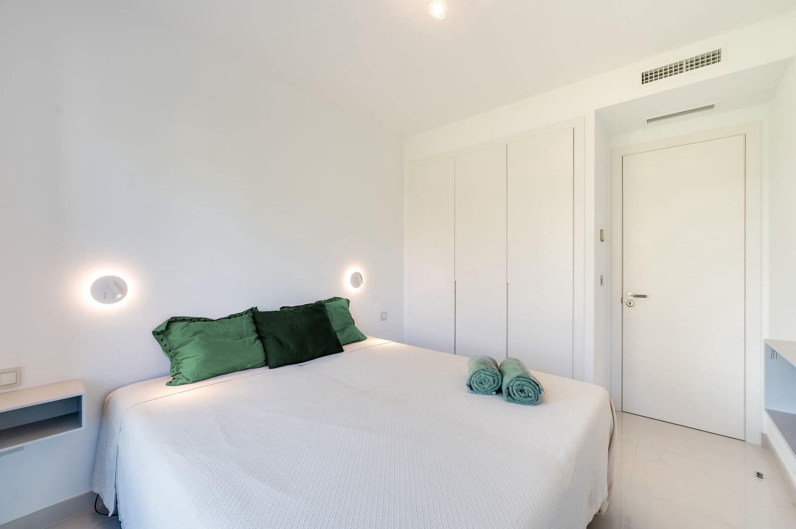 3 bedroom Apartment for sale in Estepona with pool garage - € 949,000 (Ref: 8867004)