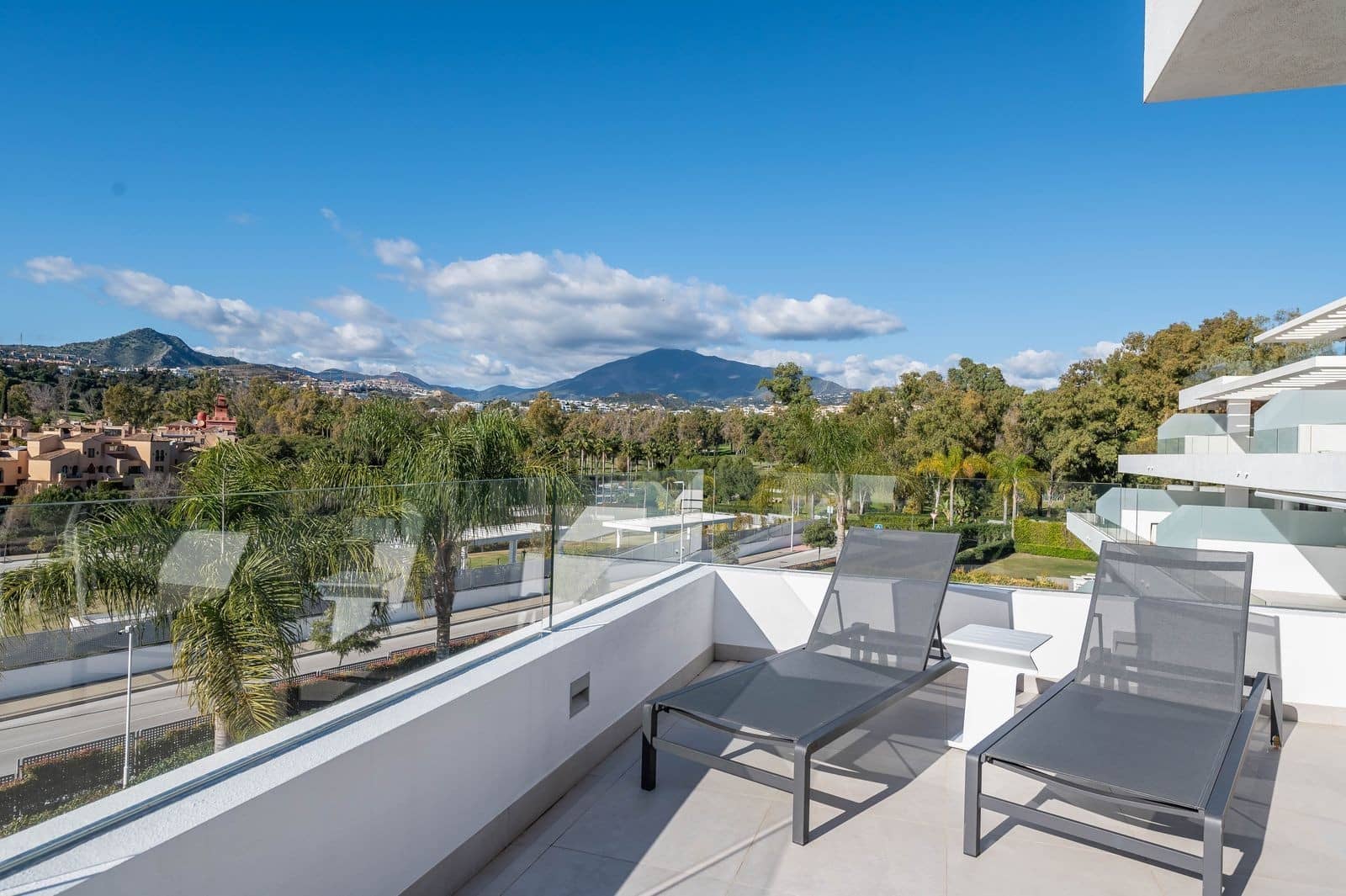 3 bedroom Apartment for sale in Estepona with pool garage - € 949,000 (Ref: 8867004)