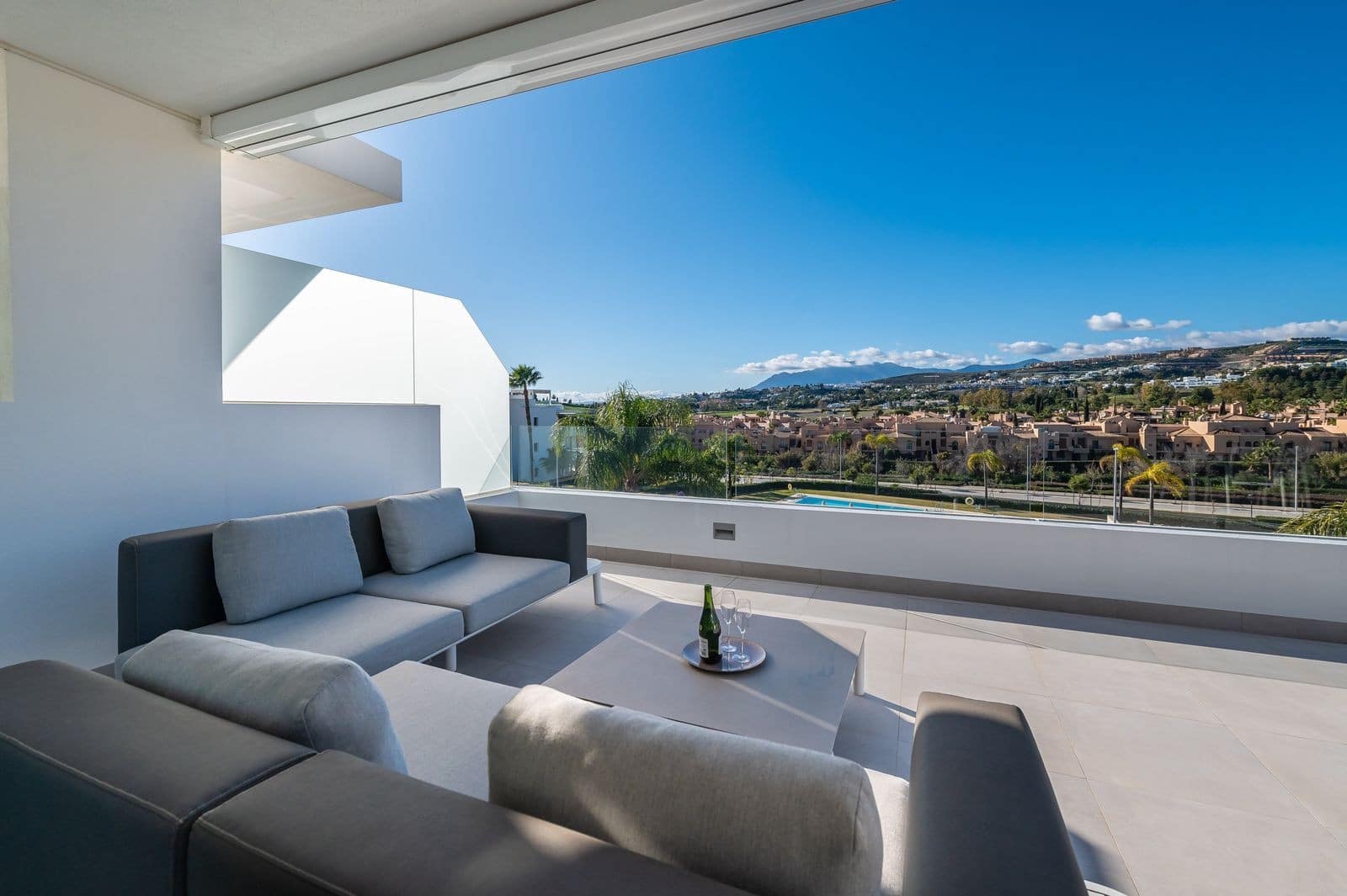 3 bedroom Apartment for sale in Estepona with pool garage - € 949,000 (Ref: 8867004)