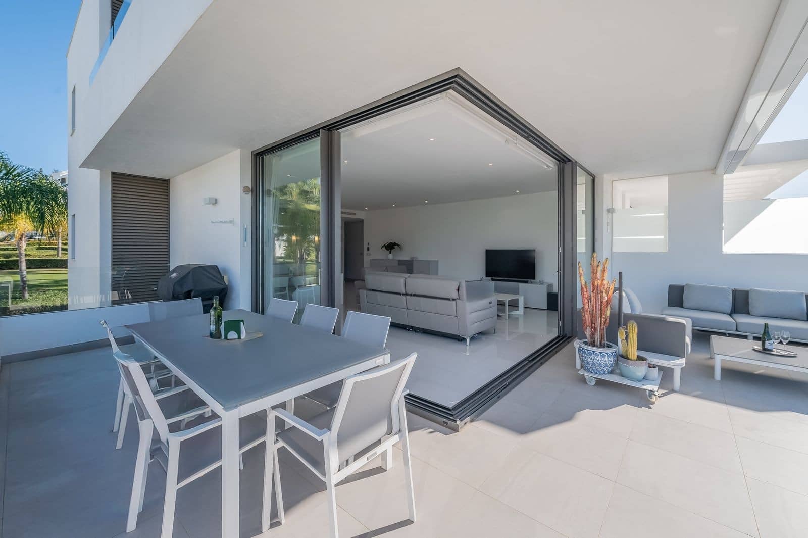 3 bedroom Apartment for sale in Estepona with pool garage - € 949,000 (Ref: 8867004)