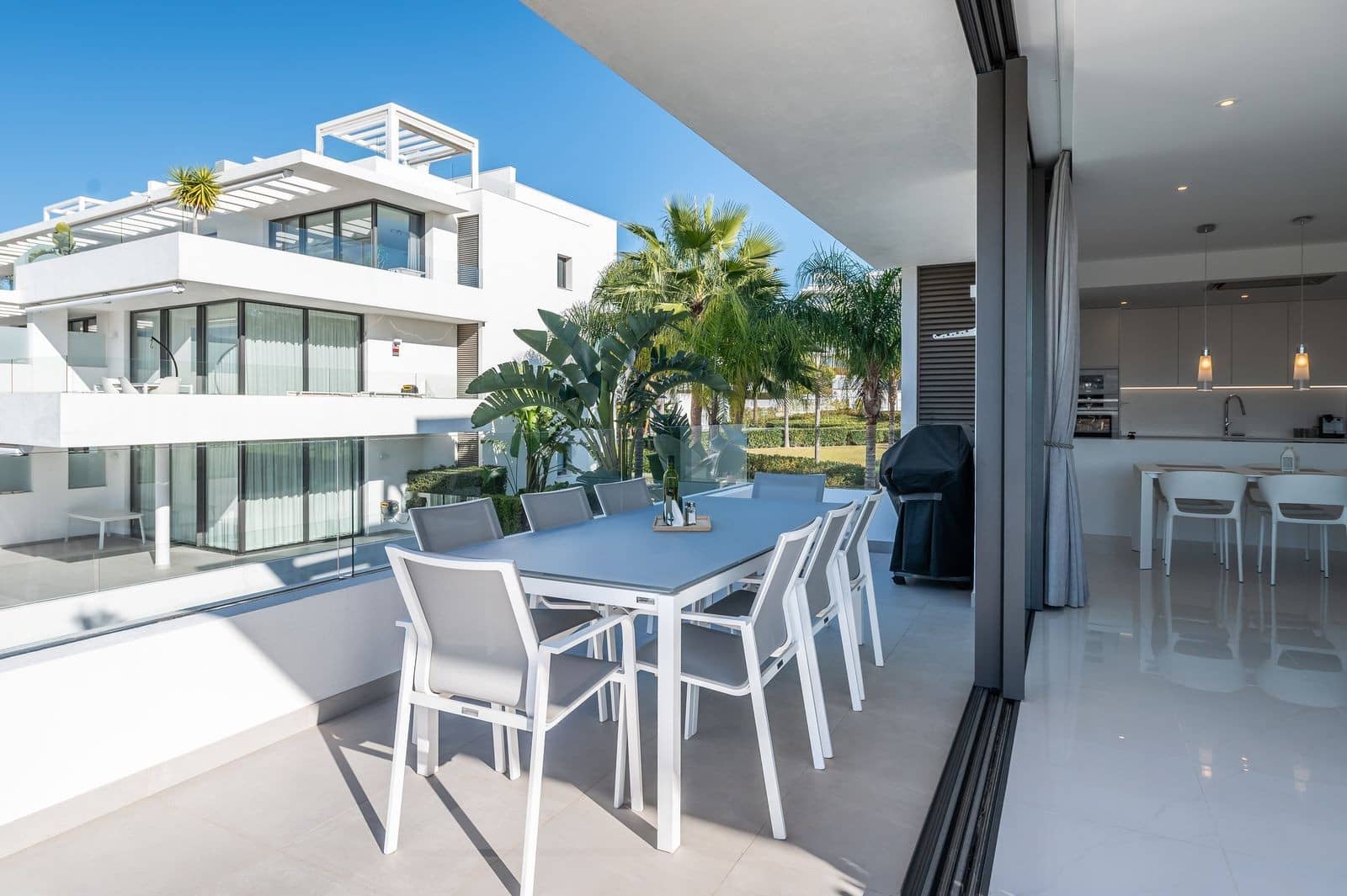 3 bedroom Apartment for sale in Estepona with pool garage - € 949,000 (Ref: 8867004)