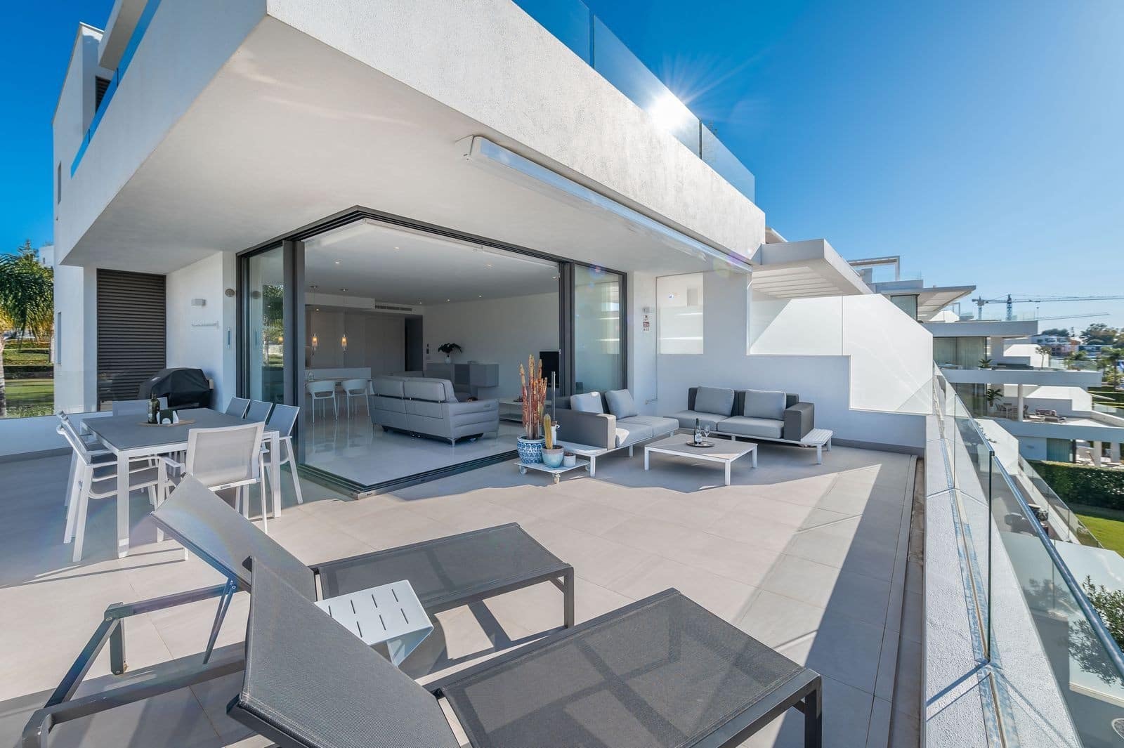 3 bedroom Apartment for sale in Estepona with pool garage - € 949,000 (Ref: 8867004)