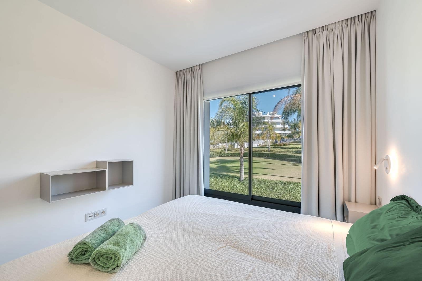 3 bedroom Apartment for sale in Estepona with pool garage - € 949,000 (Ref: 8867004)