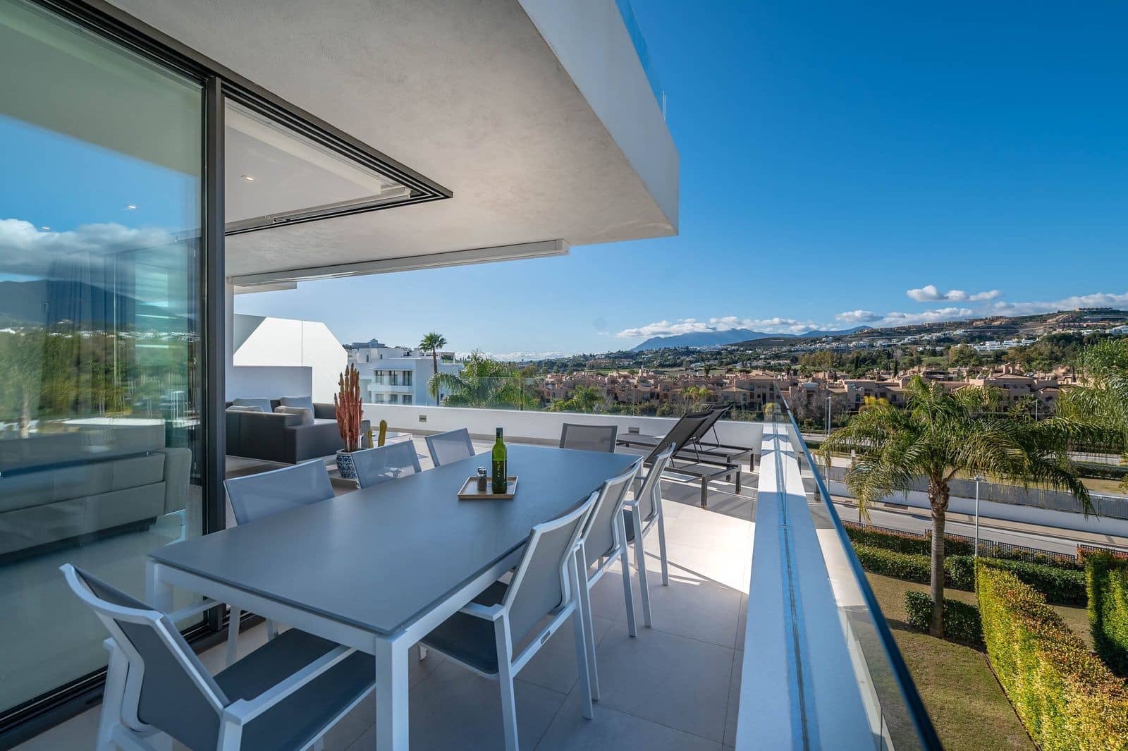 3 bedroom Apartment for sale in Estepona with pool garage - € 949,000 (Ref: 8867004)