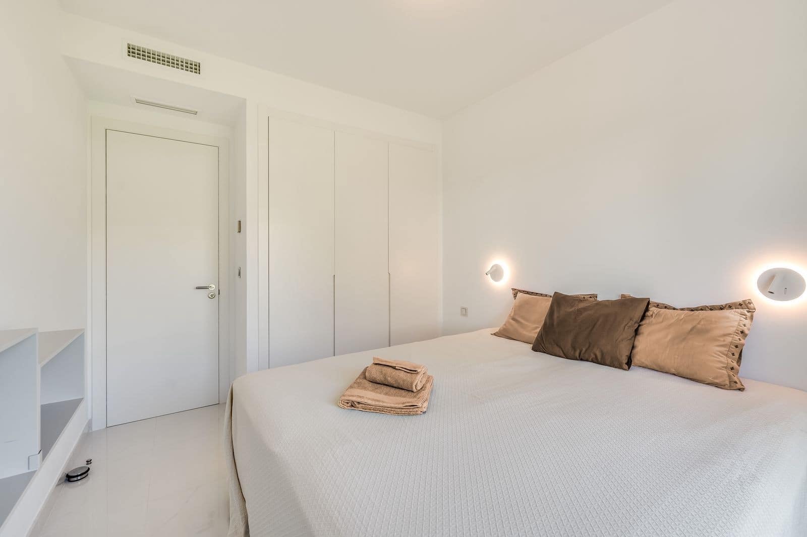 3 bedroom Apartment for sale in Estepona with pool garage - € 949,000 (Ref: 8867004)