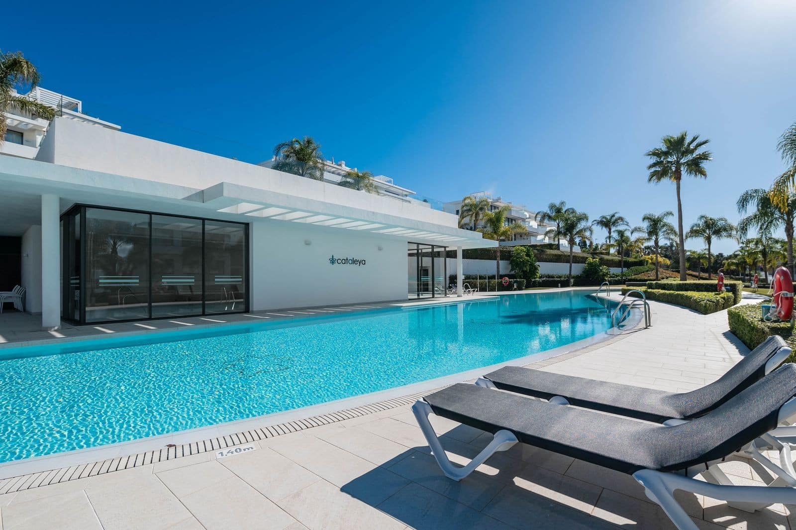 3 bedroom Apartment for sale in Estepona with pool garage - € 949,000 (Ref: 8867004)