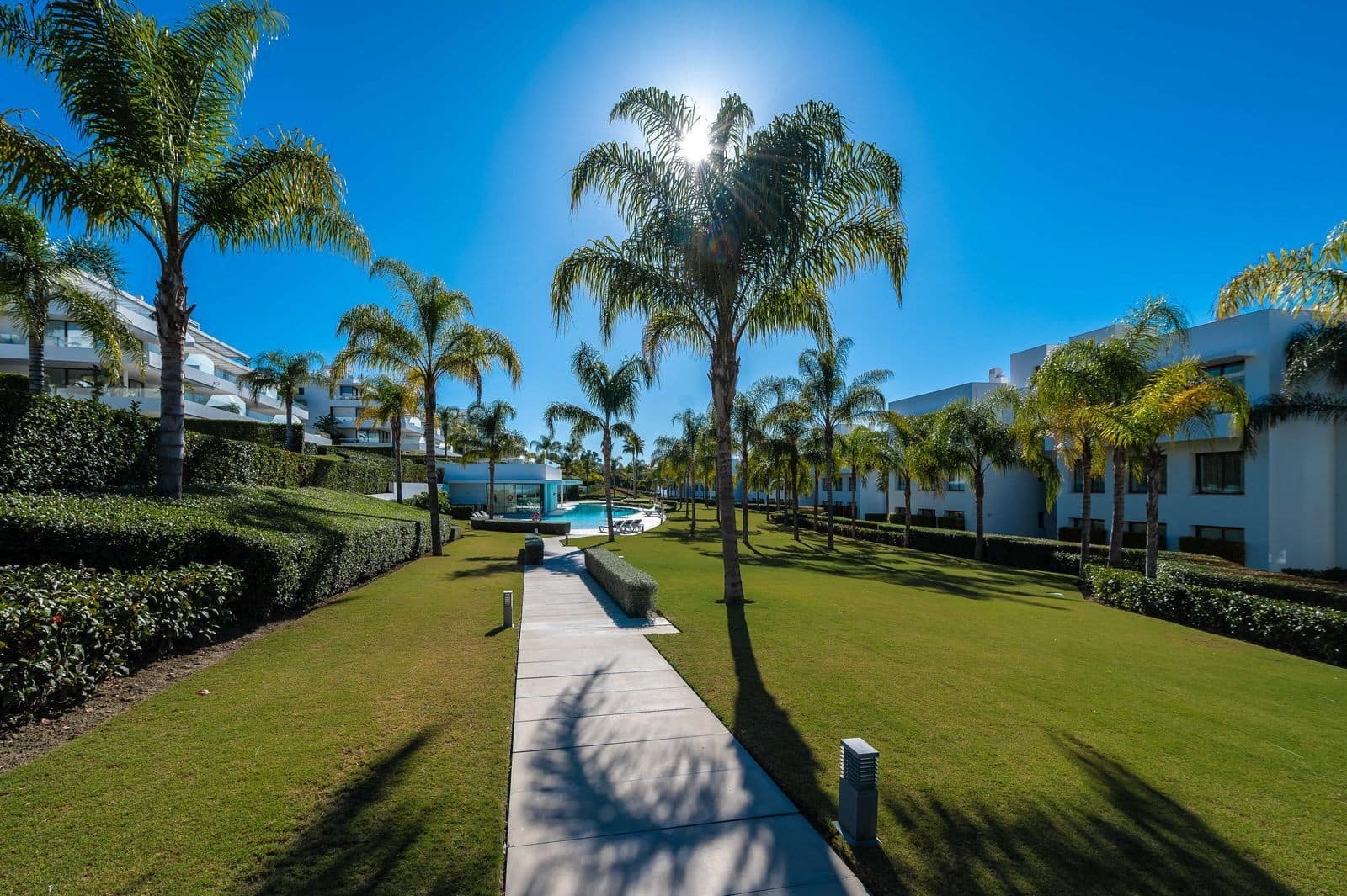 3 bedroom Apartment for sale in Estepona with pool garage - € 949,000 (Ref: 8867004)