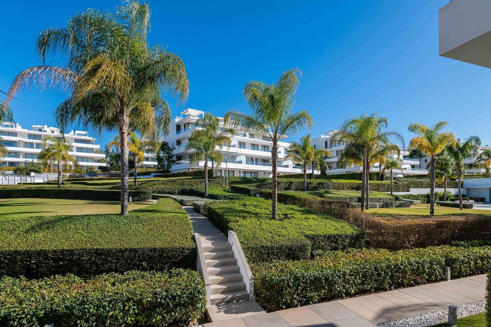 3 bedroom Apartment for sale in Estepona with pool garage - € 949,000 (Ref: 8867004)