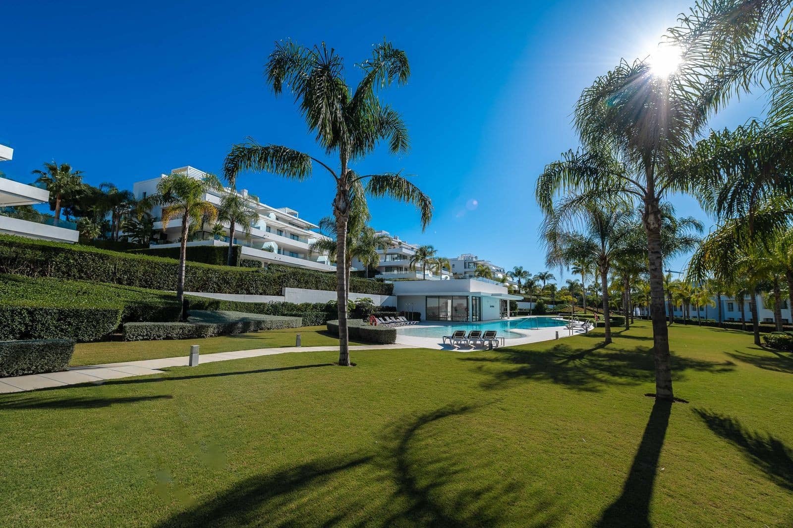 3 bedroom Apartment for sale in Estepona with pool garage - € 949,000 (Ref: 8867004)
