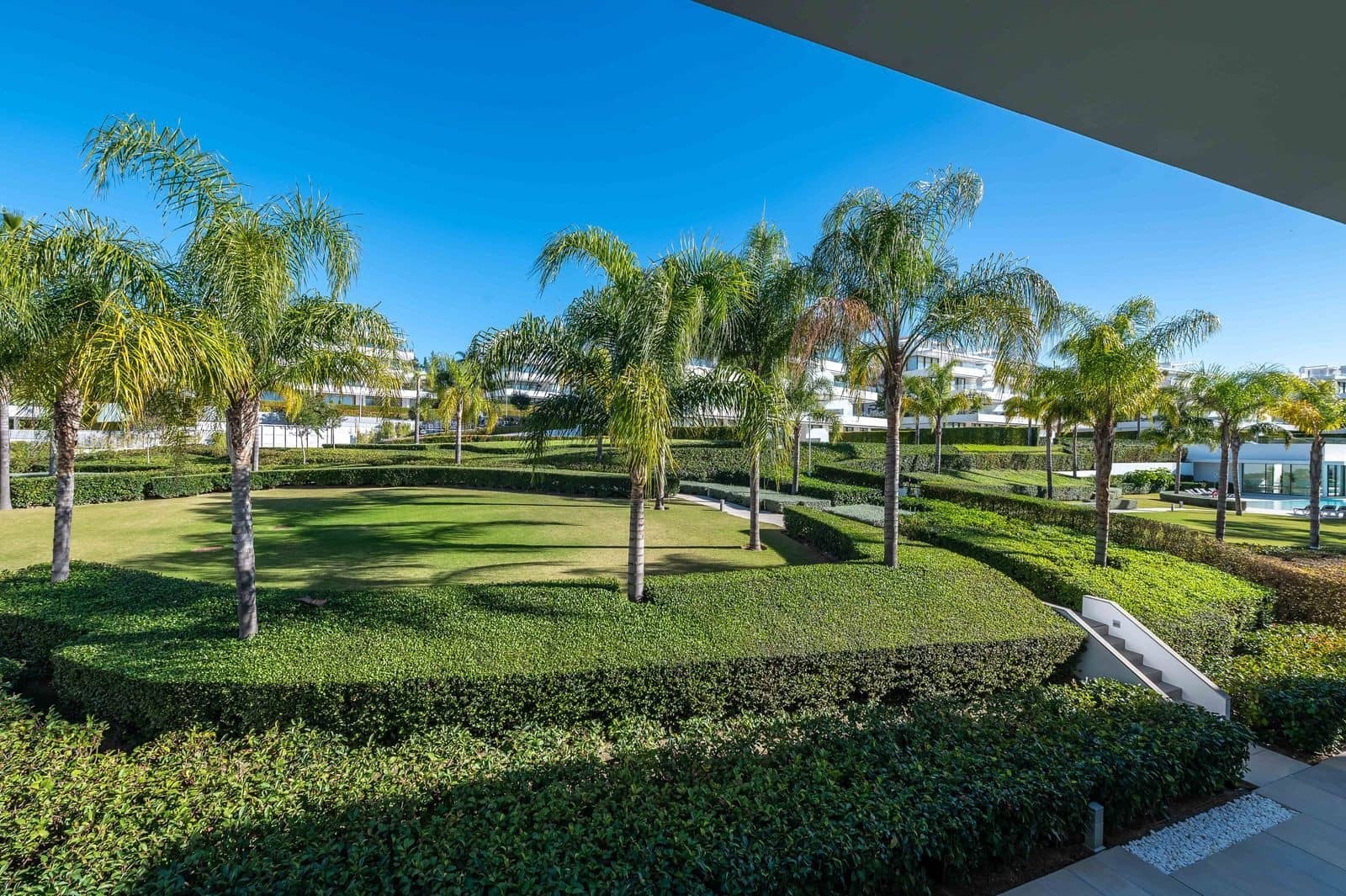 3 bedroom Apartment for sale in Estepona with pool garage - € 949,000 (Ref: 8867004)