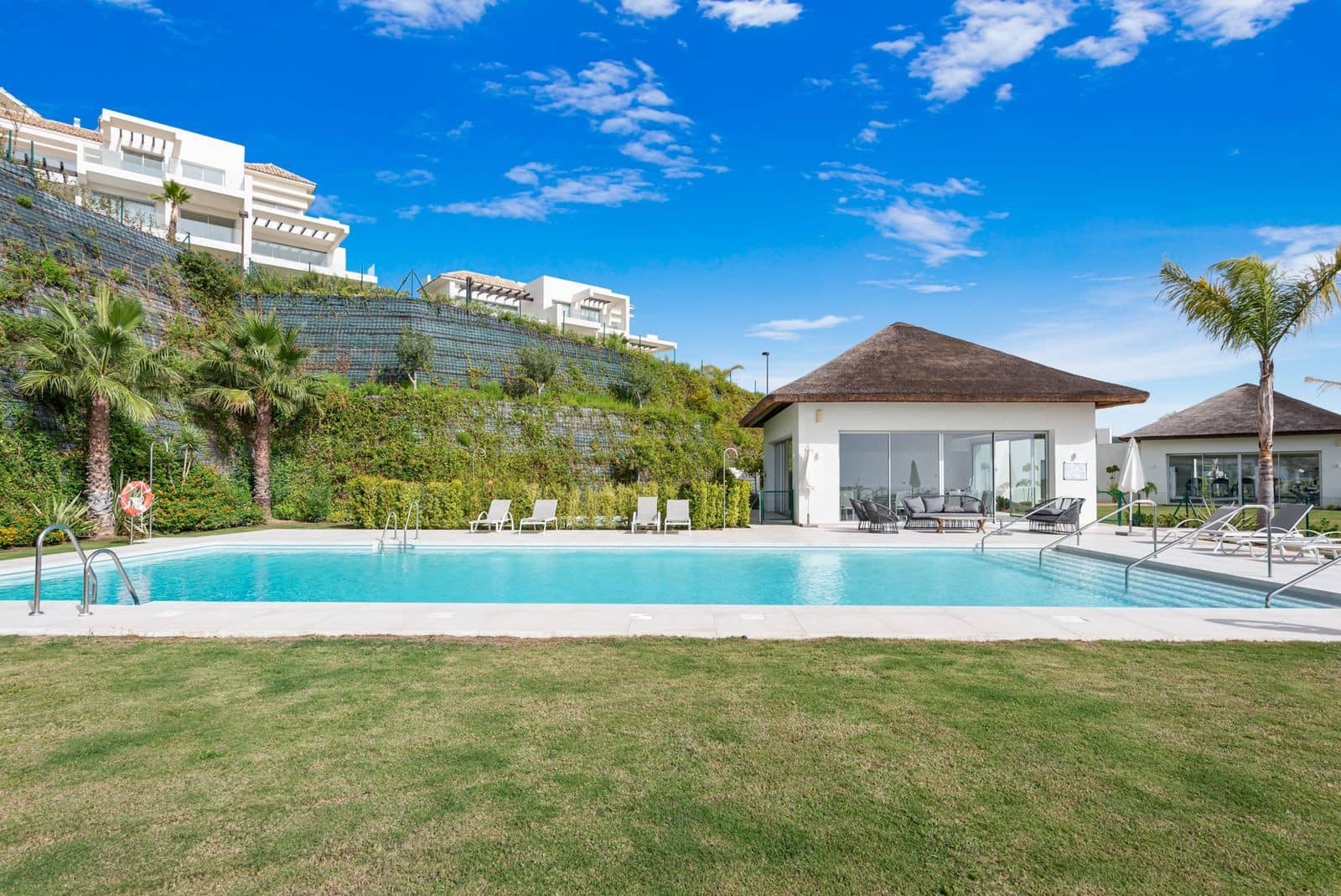 3 quarto Penthouse para venda em Marbella com piscina garagem - 1 300 000 € (Ref: 8867013)