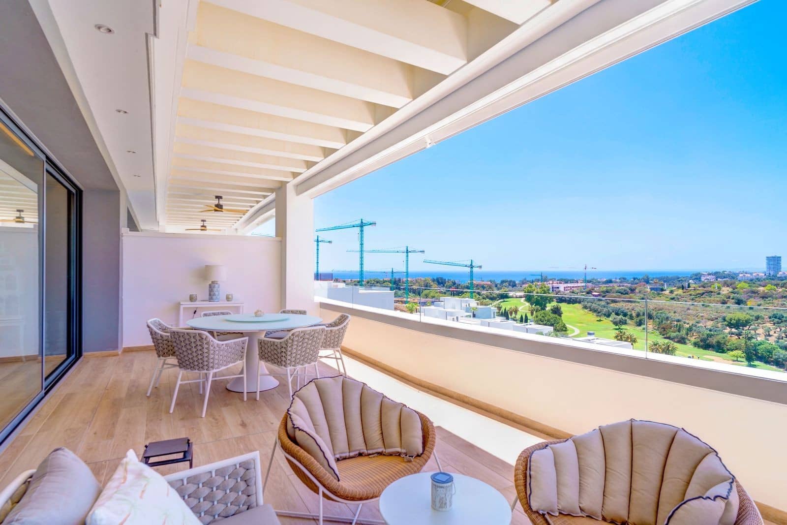 4 bedroom Penthouse for sale in Marbella with pool garage - € 2,600,000 (Ref: 8867015)