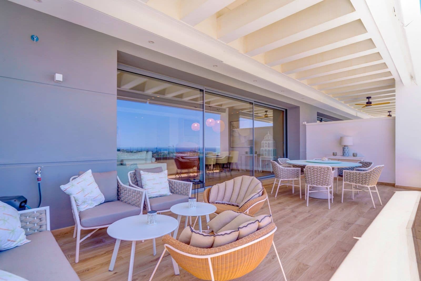 4 bedroom Penthouse for sale in Marbella with pool garage - € 2,600,000 (Ref: 8867015)