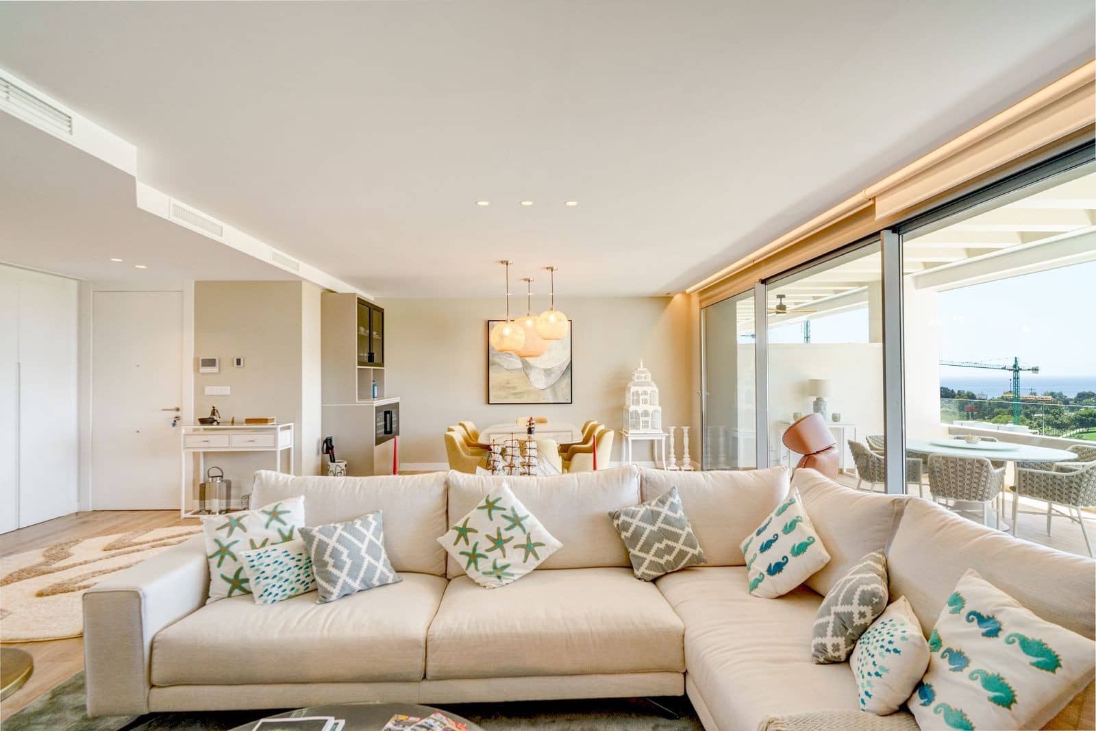 4 bedroom Penthouse for sale in Marbella with pool garage - € 2,600,000 (Ref: 8867015)