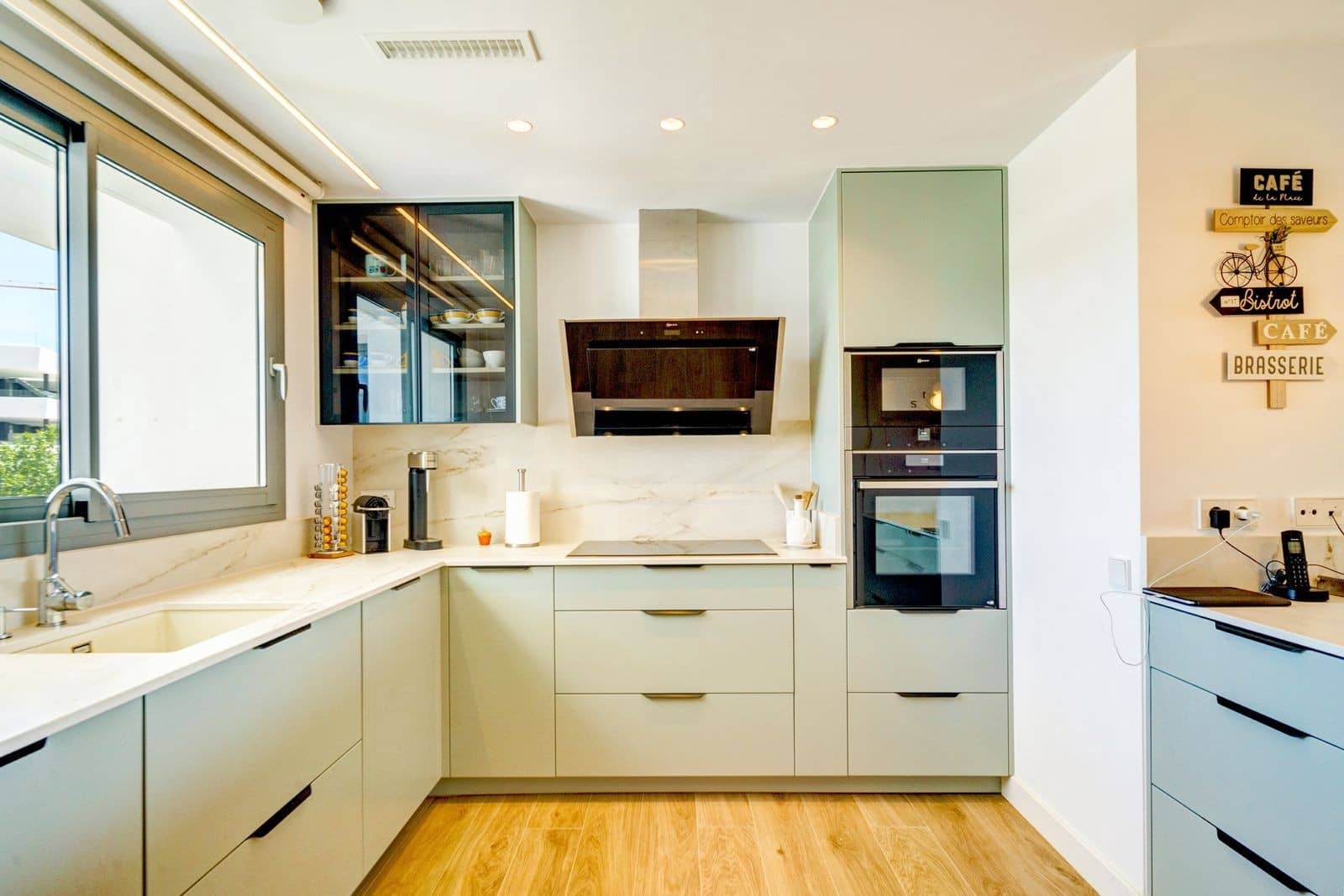 4 bedroom Penthouse for sale in Marbella with pool garage - € 2,600,000 (Ref: 8867015)