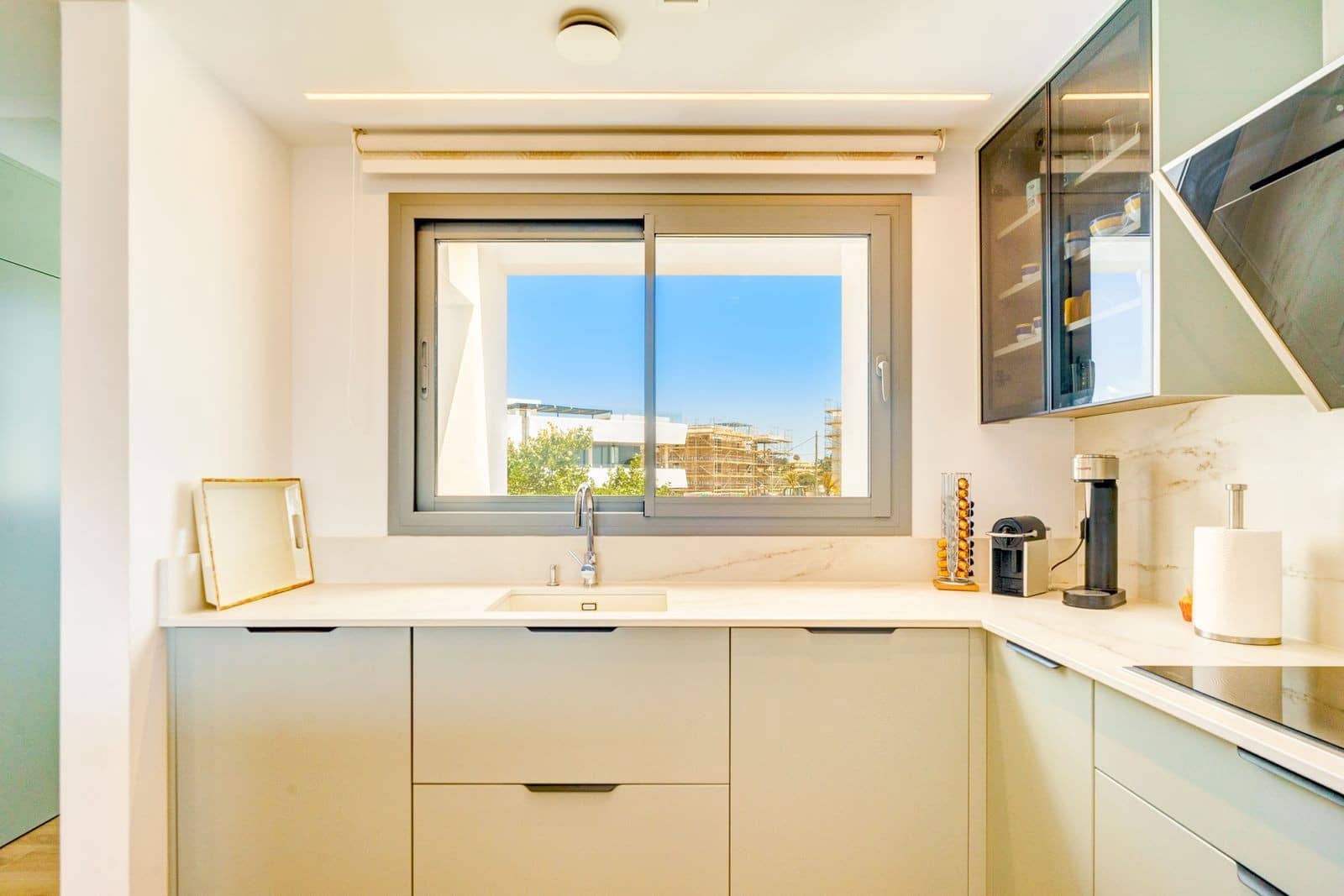 4 bedroom Penthouse for sale in Marbella with pool garage - € 2,600,000 (Ref: 8867015)