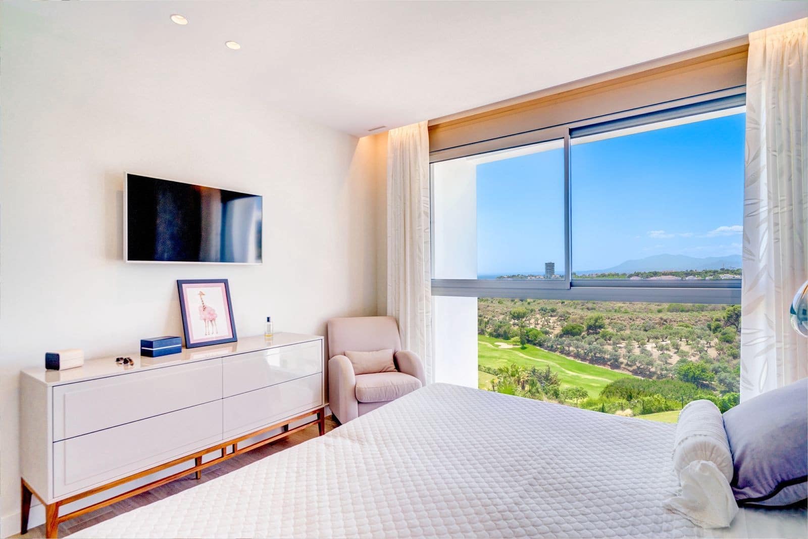 4 bedroom Penthouse for sale in Marbella with pool garage - € 2,600,000 (Ref: 8867015)