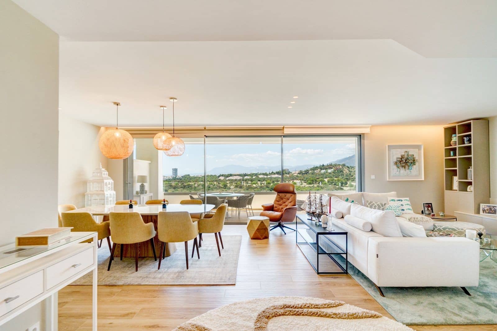 4 bedroom Penthouse for sale in Marbella with pool garage - € 2,600,000 (Ref: 8867015)