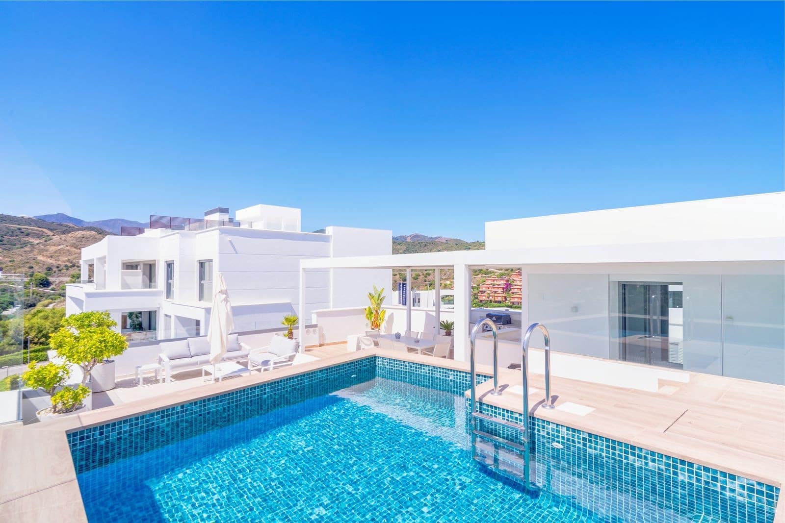 4 Zimmer Penthouse zu verkaufen in Marbella mit Pool Garage - 2.600.000 € (Ref: 8867015)