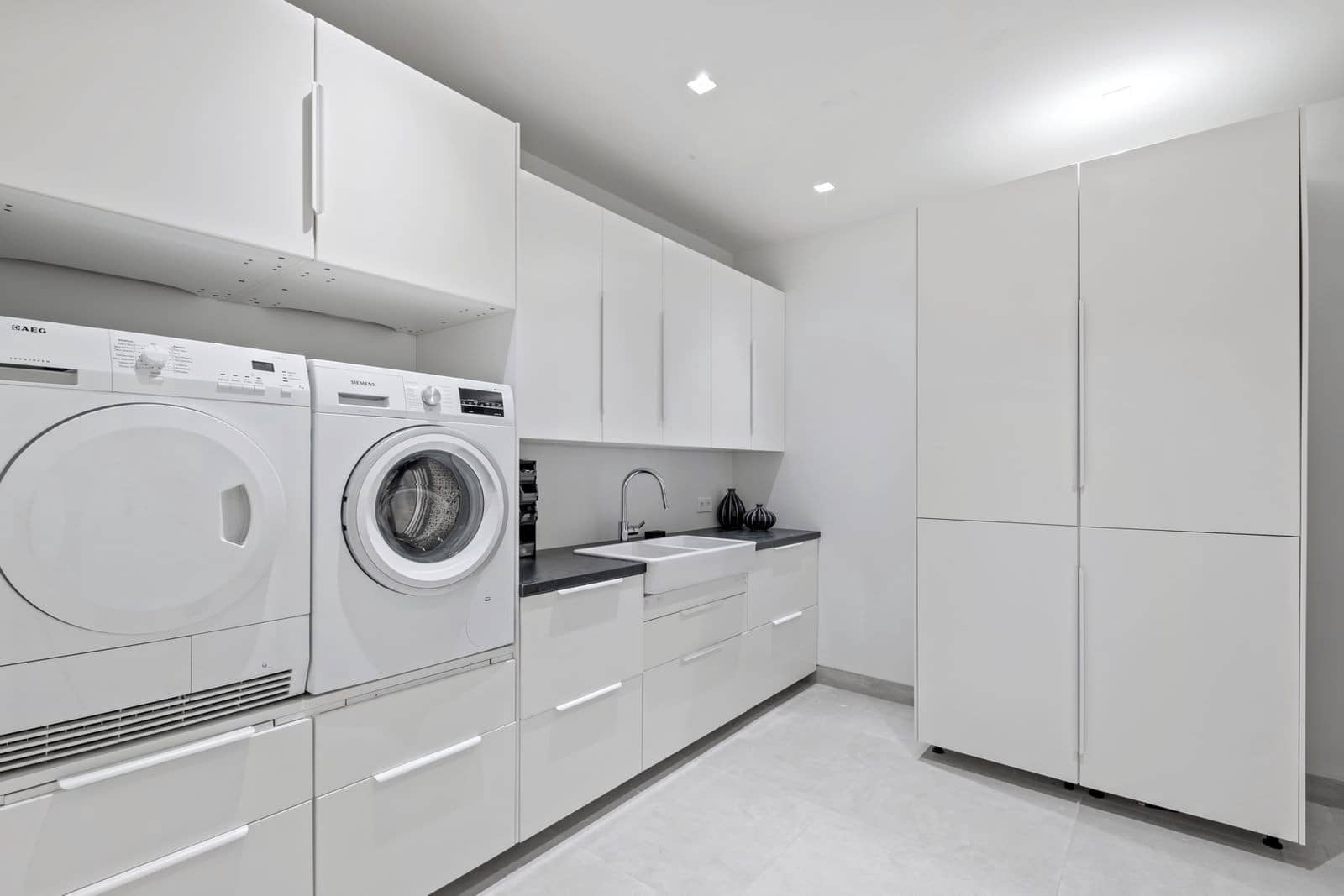 4 bedroom Villa for sale in Marbella with pool garage - € 3,499,000 (Ref: 8869469)