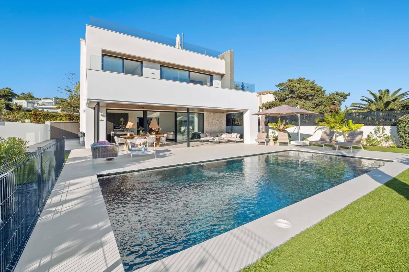 4 bedroom Villa for sale in Marbella with pool garage - € 3,499,000 (Ref: 8869469)