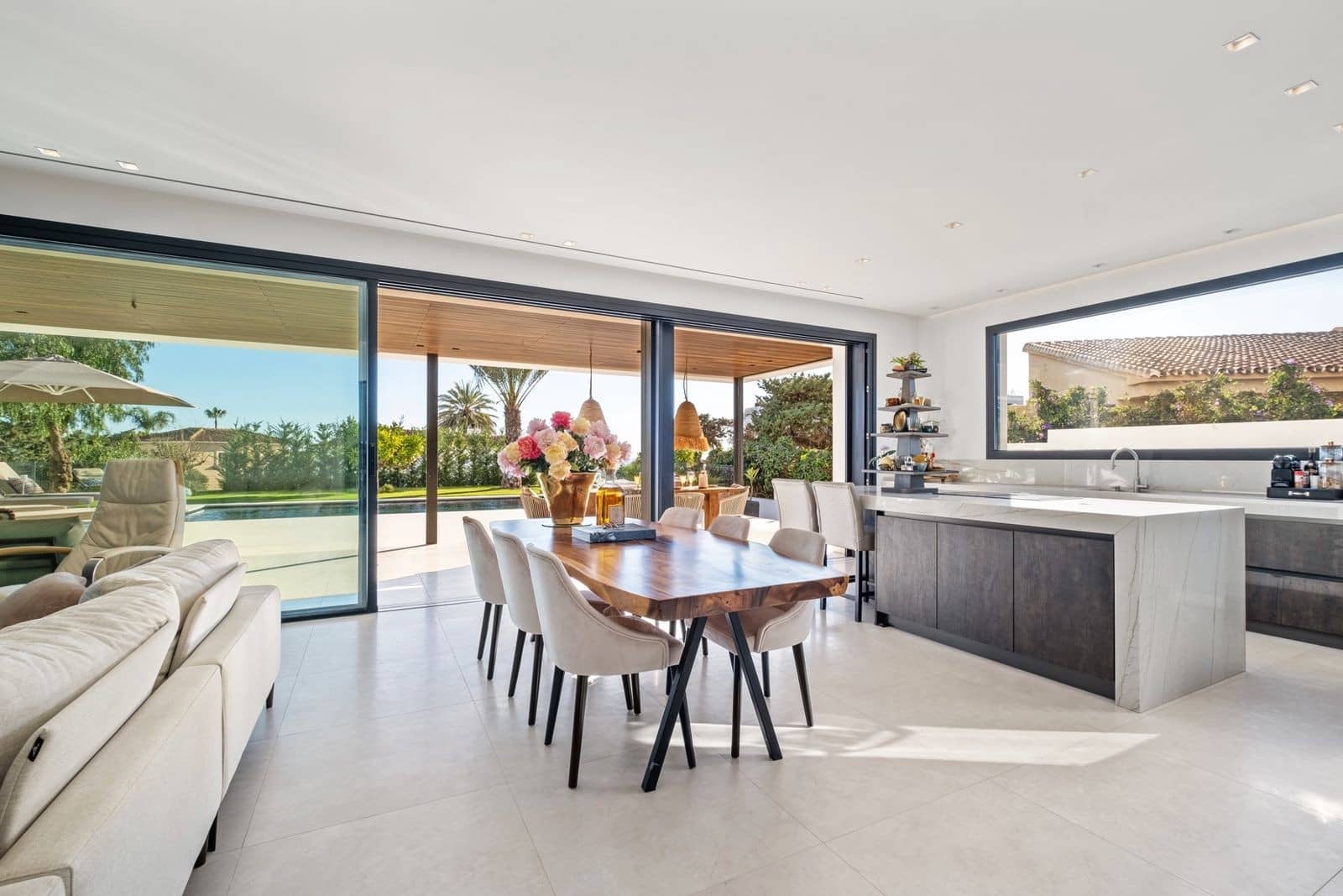 4 bedroom Villa for sale in Marbella with pool garage - € 3,499,000 (Ref: 8869469)