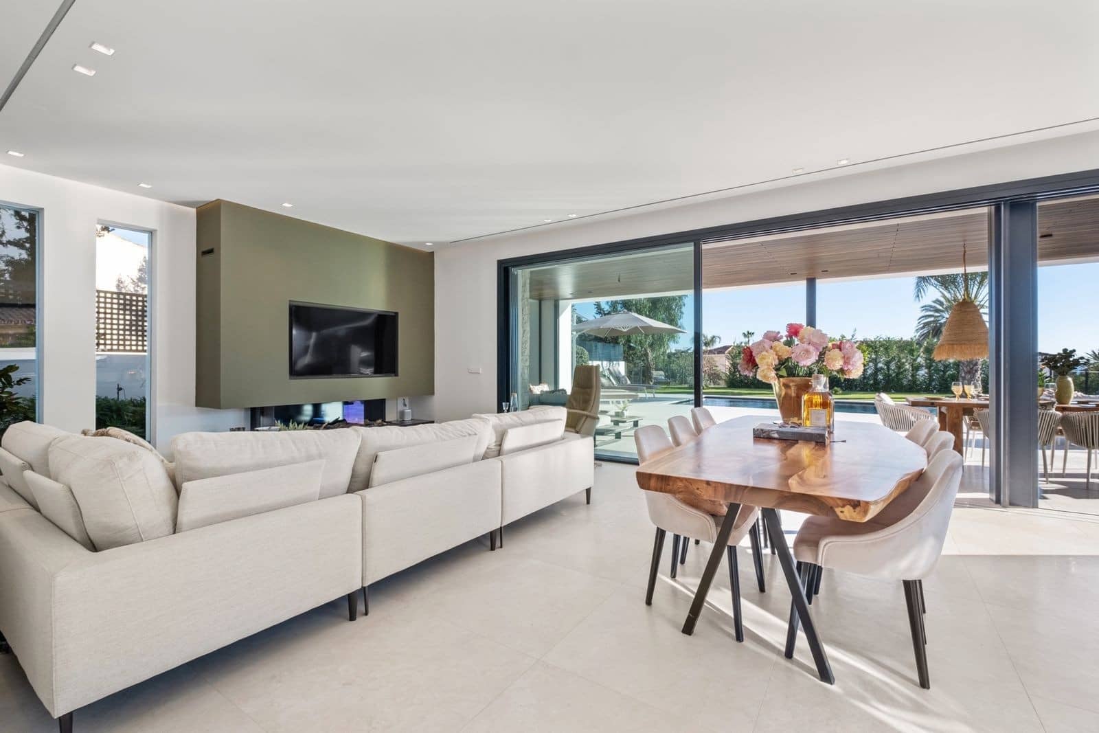 4 bedroom Villa for sale in Marbella with pool garage - € 3,499,000 (Ref: 8869469)