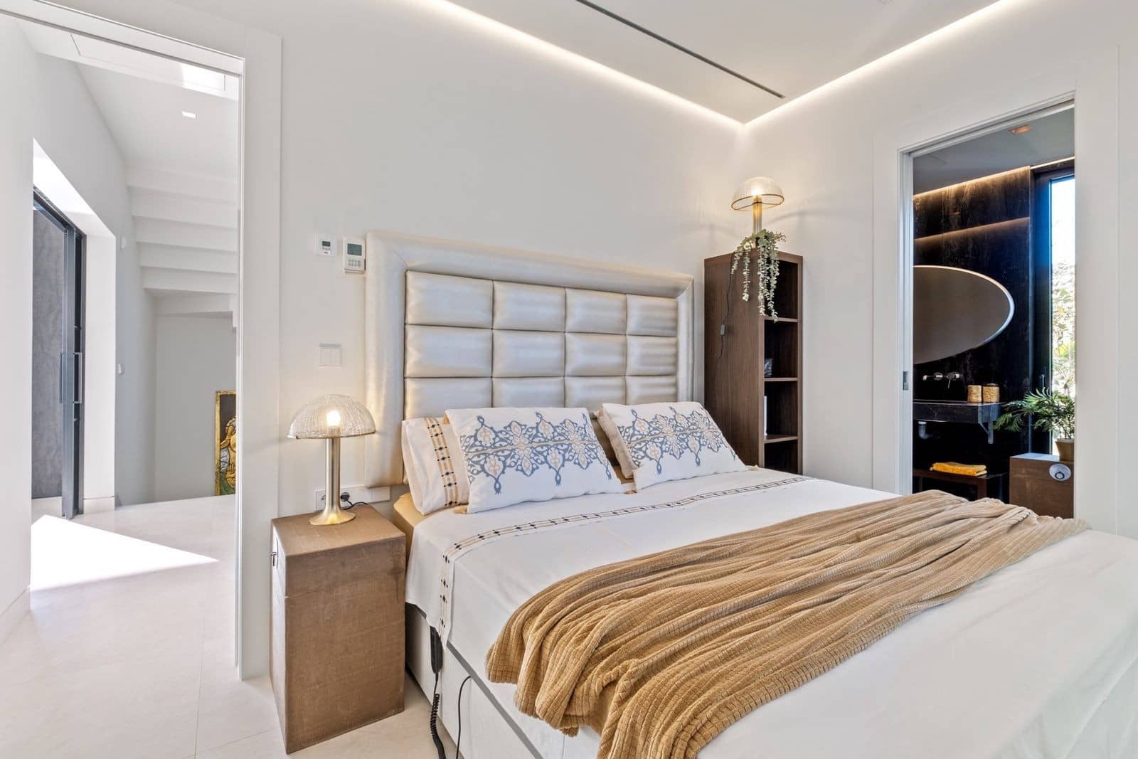 4 bedroom Villa for sale in Marbella with pool garage - € 3,499,000 (Ref: 8869469)