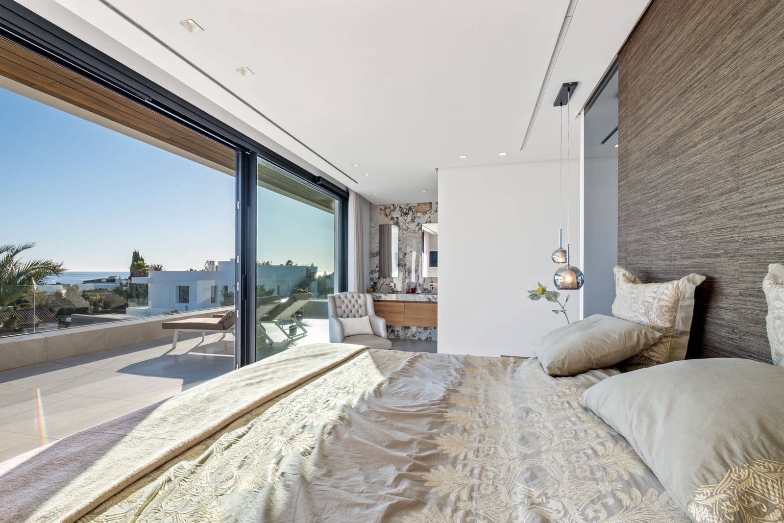 4 bedroom Villa for sale in Marbella with pool garage - € 3,499,000 (Ref: 8869469)