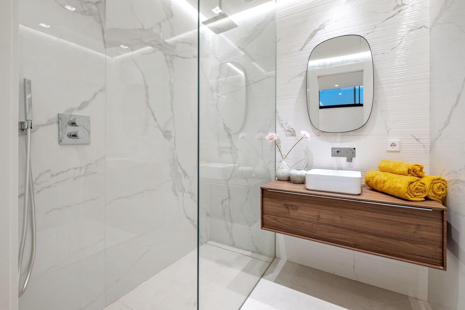 4 bedroom Villa for sale in Marbella with pool garage - € 3,499,000 (Ref: 8869469)