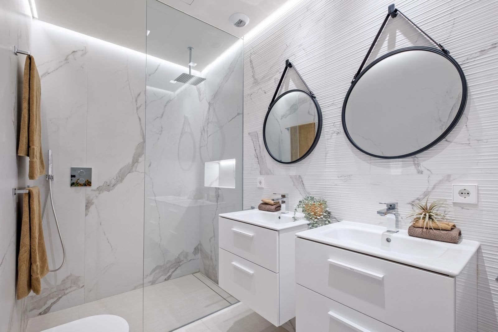 4 bedroom Villa for sale in Marbella with pool garage - € 3,499,000 (Ref: 8869469)