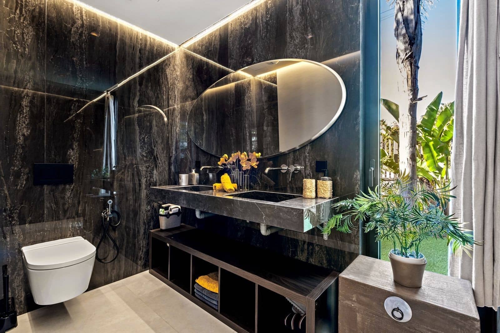 4 bedroom Villa for sale in Marbella with pool garage - € 3,499,000 (Ref: 8869469)