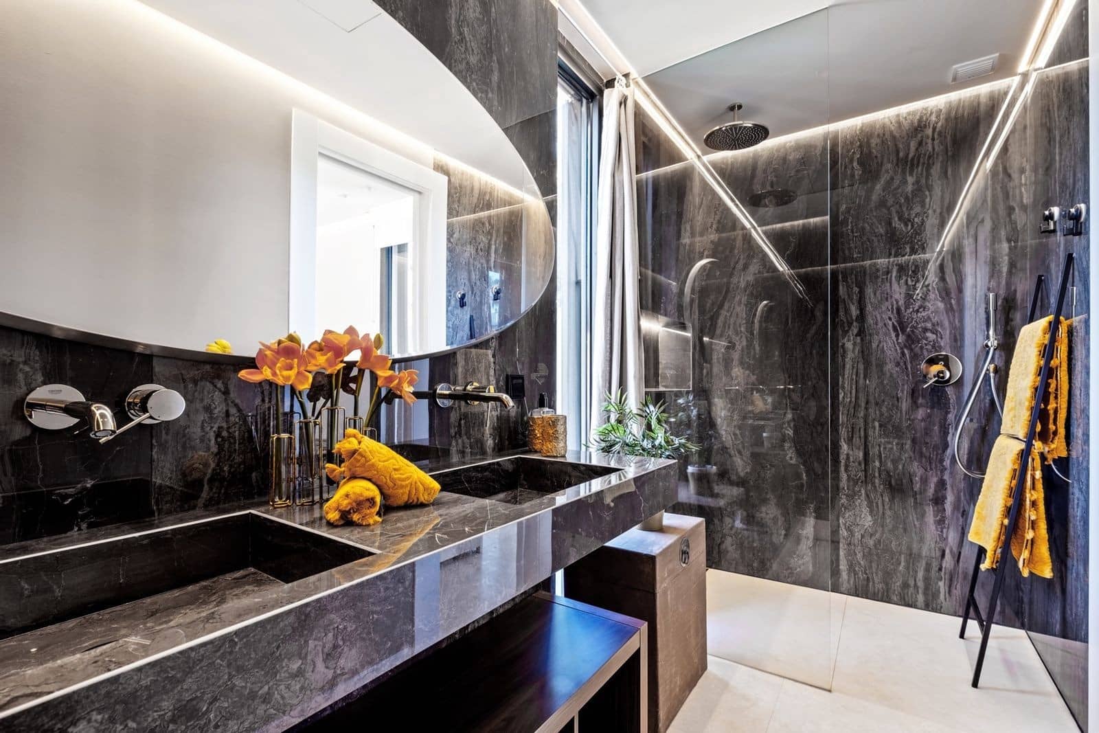 4 bedroom Villa for sale in Marbella with pool garage - € 3,499,000 (Ref: 8869469)