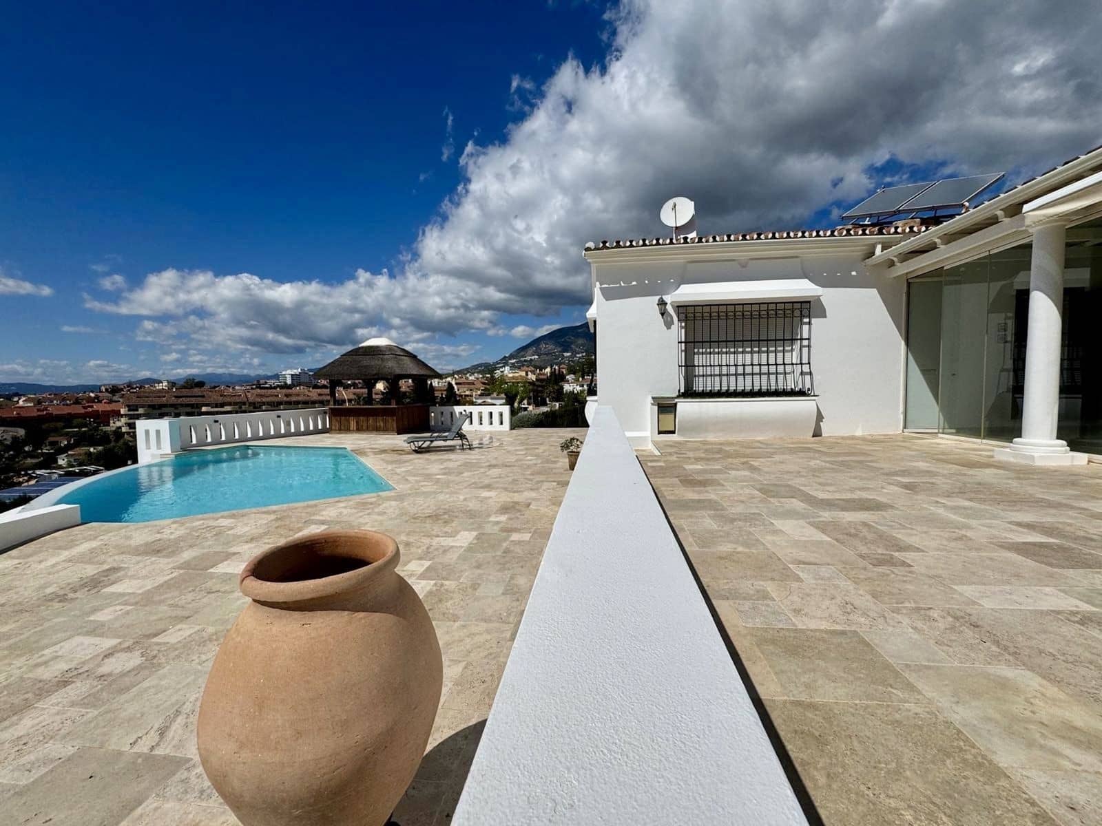 5 slaapkamer Villa te koop in Fuengirola met zwembad garage - € 1.155.000 (Ref: 8879642)