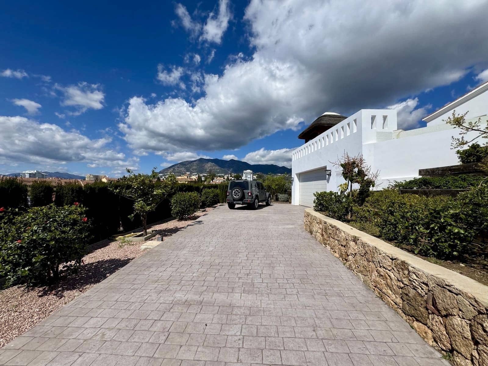 5 slaapkamer Villa te koop in Fuengirola met zwembad garage - € 1.155.000 (Ref: 8879642)