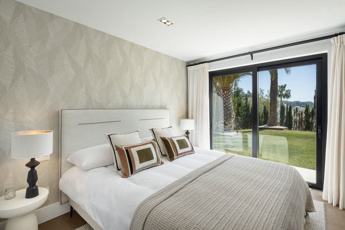 Chalet de 5 habitaciones en Nueva Andalucia en venta - 3.895.000 € (Ref: 8879646)