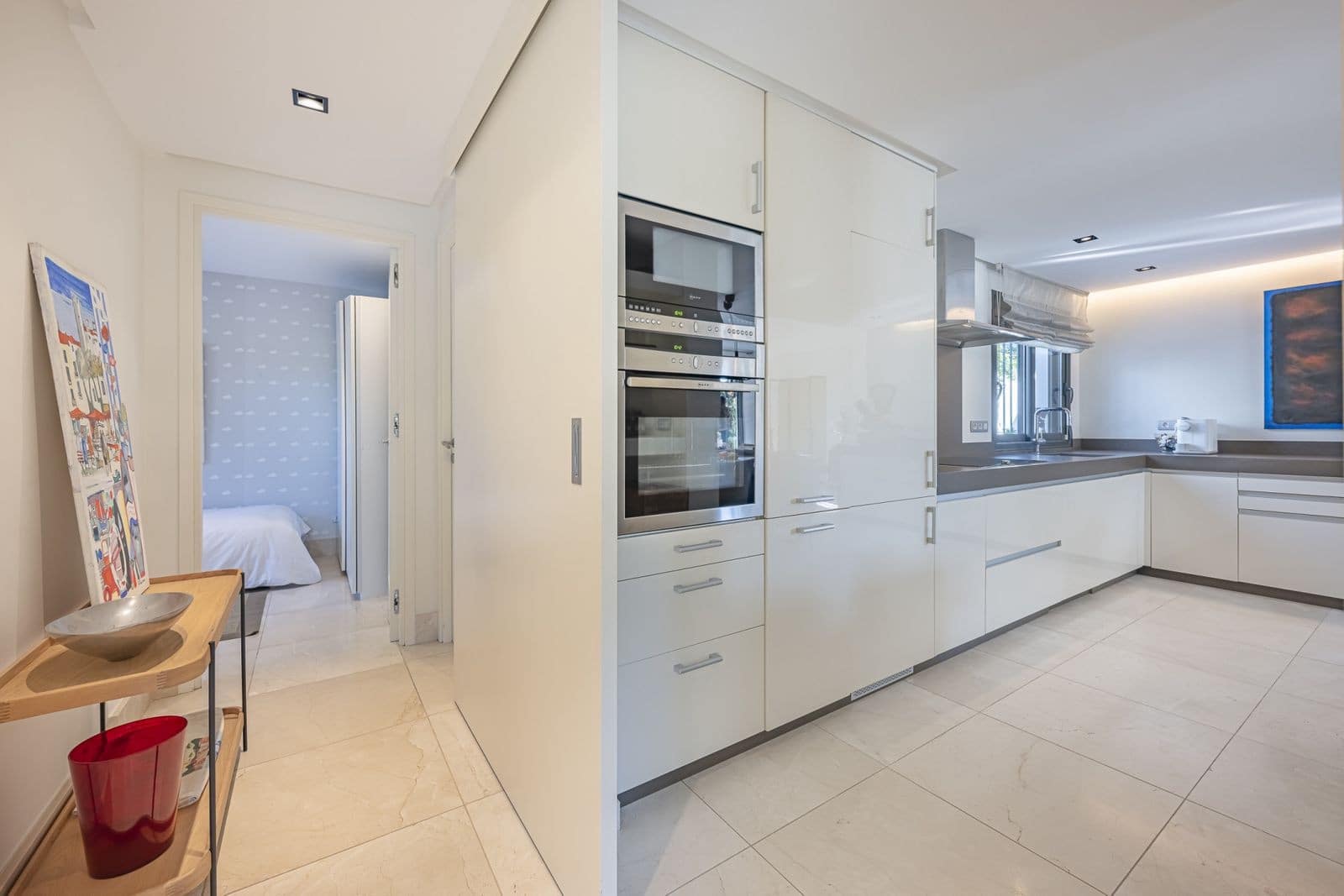 3 bedroom Villa for sale in Marbella with pool garage - € 2,150,000 (Ref: 8884060)