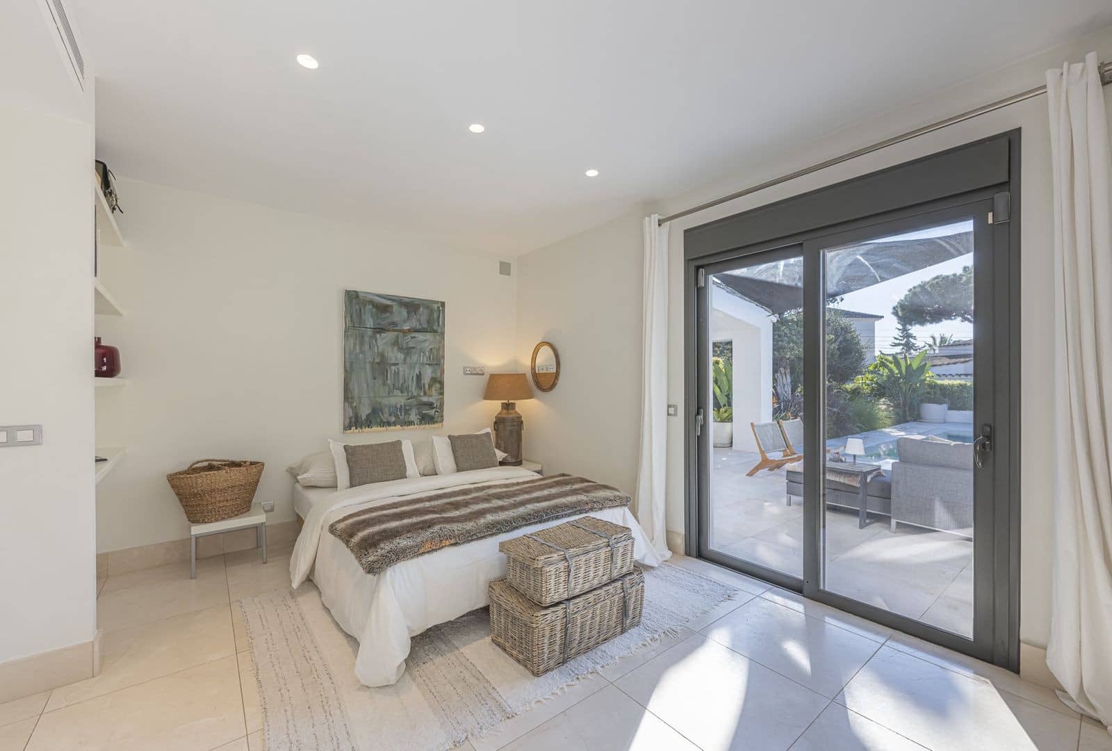 3 bedroom Villa for sale in Marbella with pool garage - € 2,150,000 (Ref: 8884060)