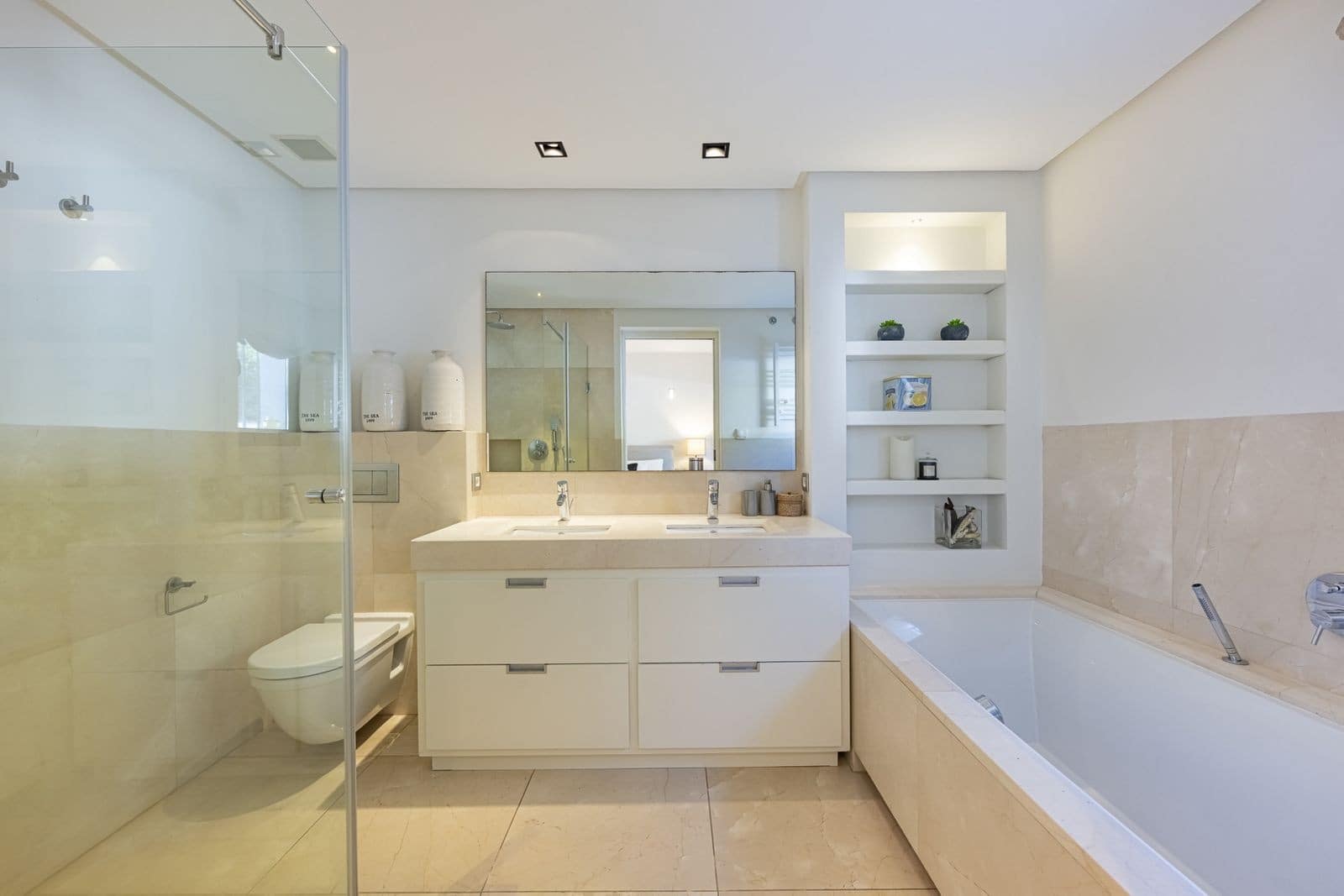 3 bedroom Villa for sale in Marbella with pool garage - € 2,150,000 (Ref: 8884060)