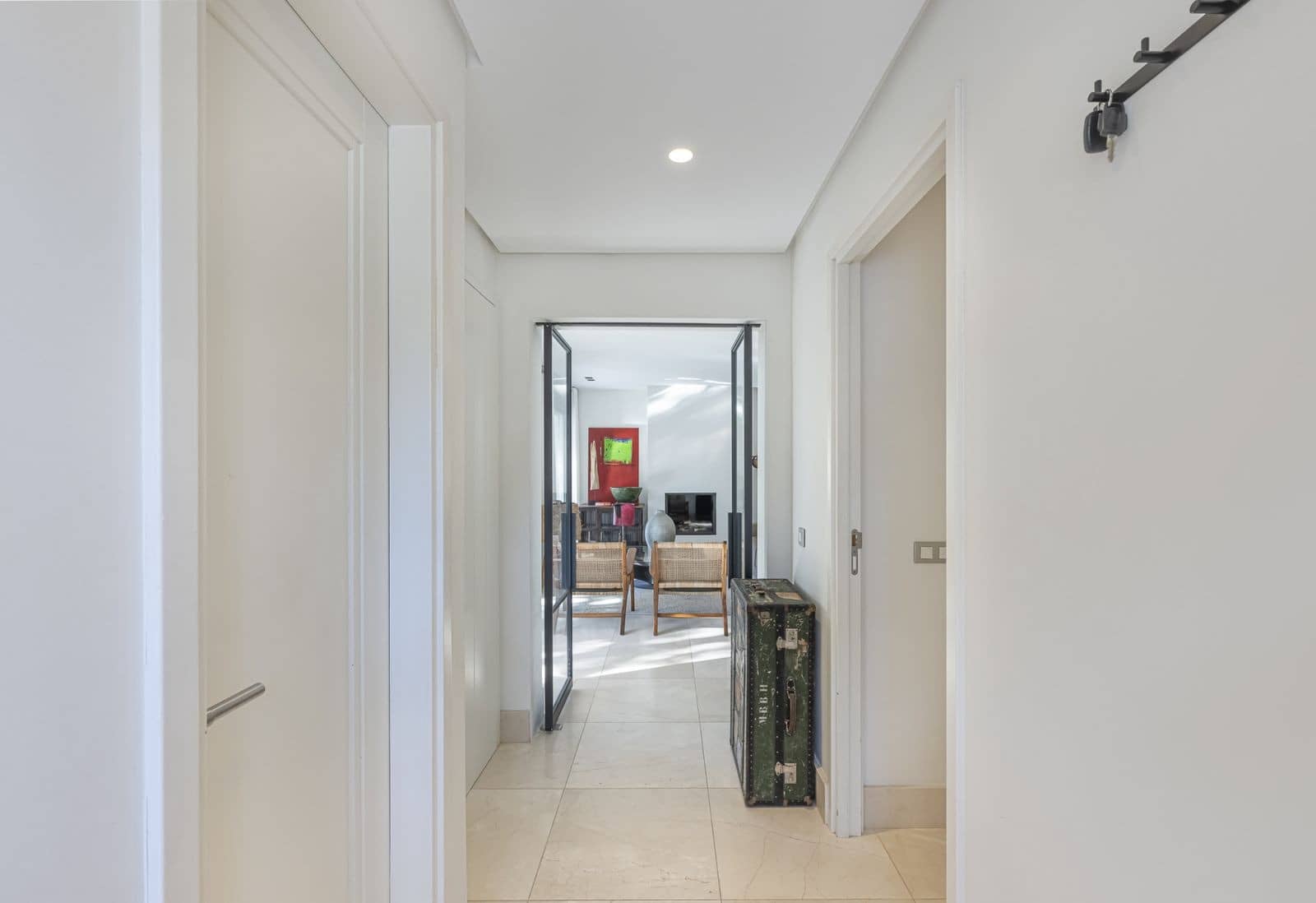 3 bedroom Villa for sale in Marbella with pool garage - € 2,150,000 (Ref: 8884060)