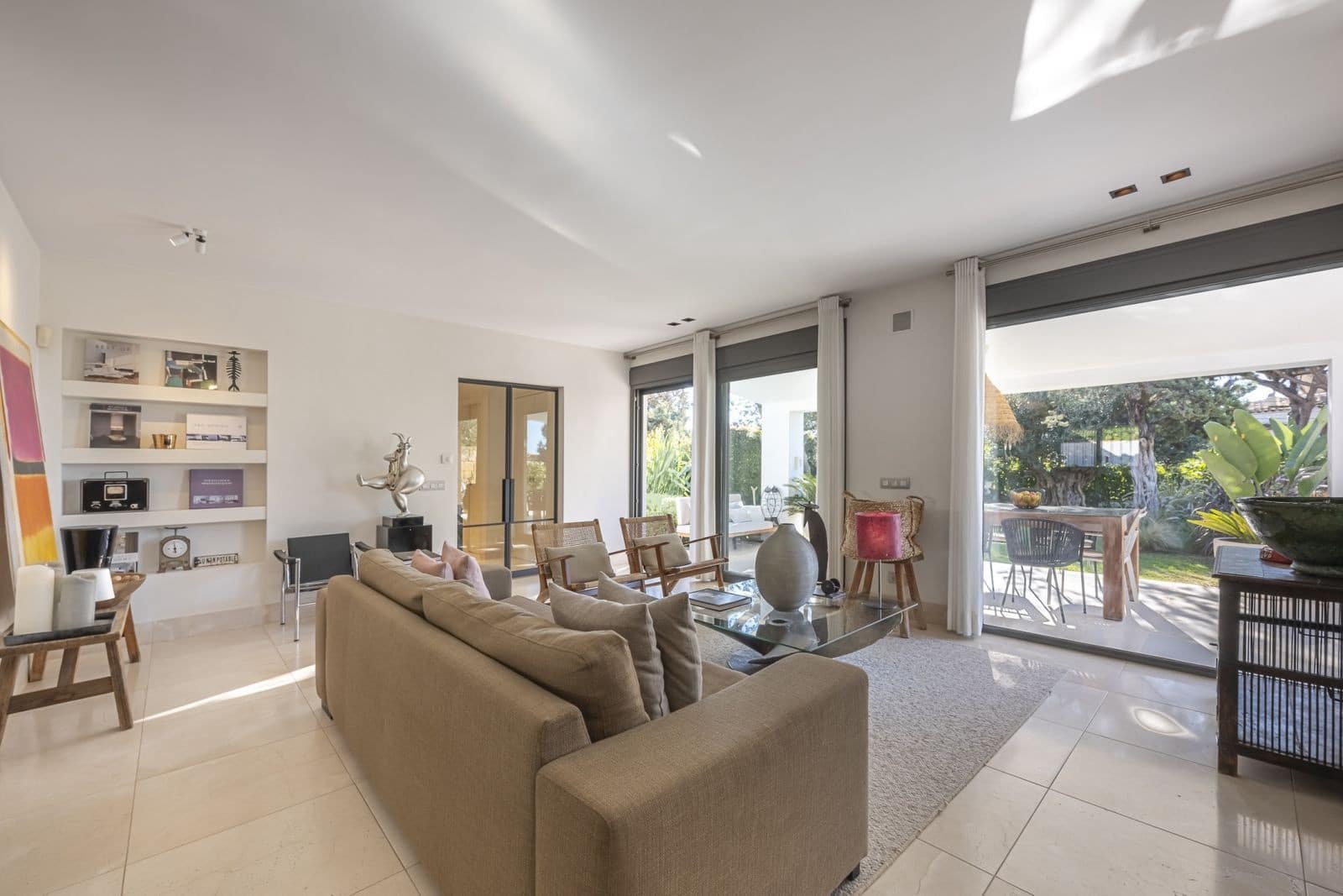 3 bedroom Villa for sale in Marbella with pool garage - € 2,150,000 (Ref: 8884060)