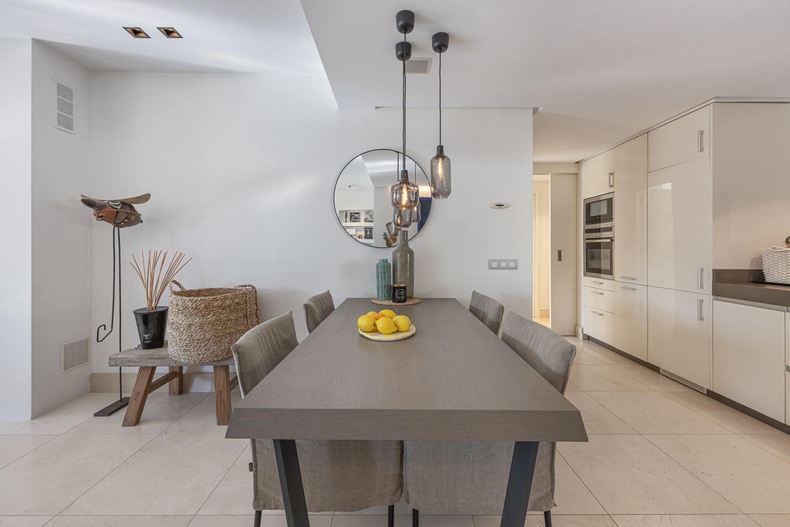 3 bedroom Villa for sale in Marbella with pool garage - € 2,150,000 (Ref: 8884060)