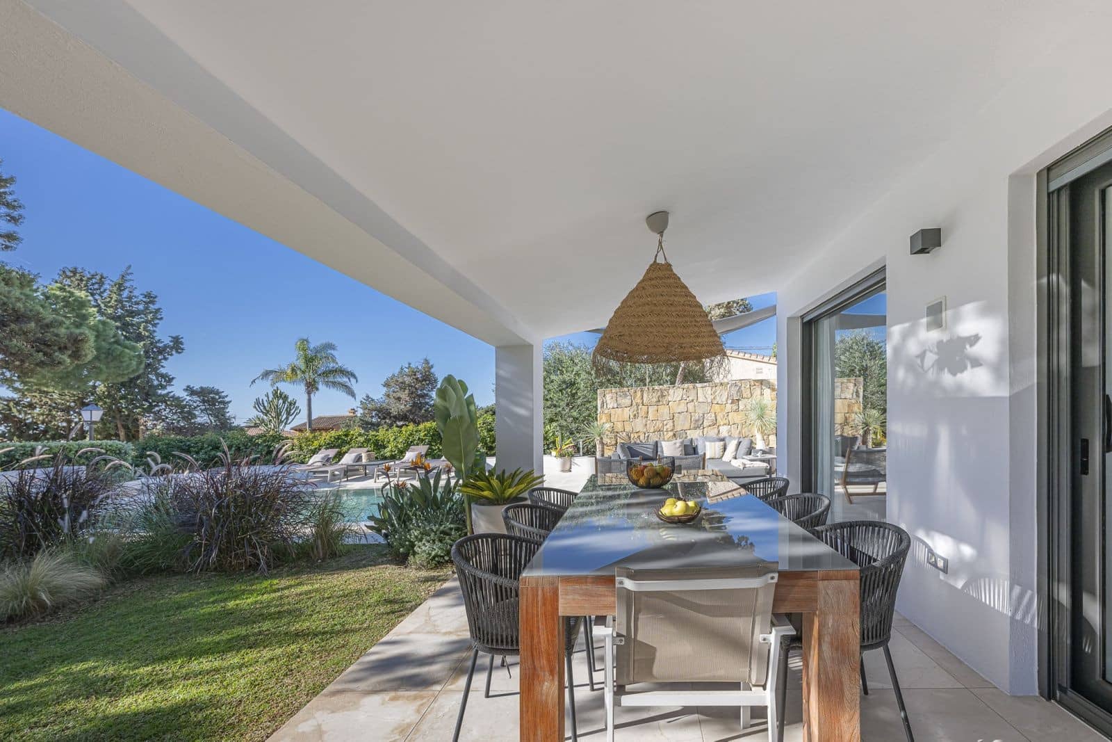 3 bedroom Villa for sale in Marbella with pool garage - € 2,150,000 (Ref: 8884060)