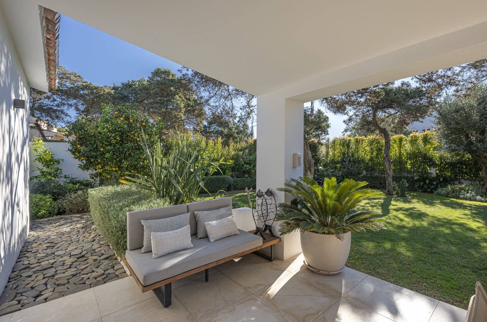 3 bedroom Villa for sale in Marbella with pool garage - € 2,150,000 (Ref: 8884060)