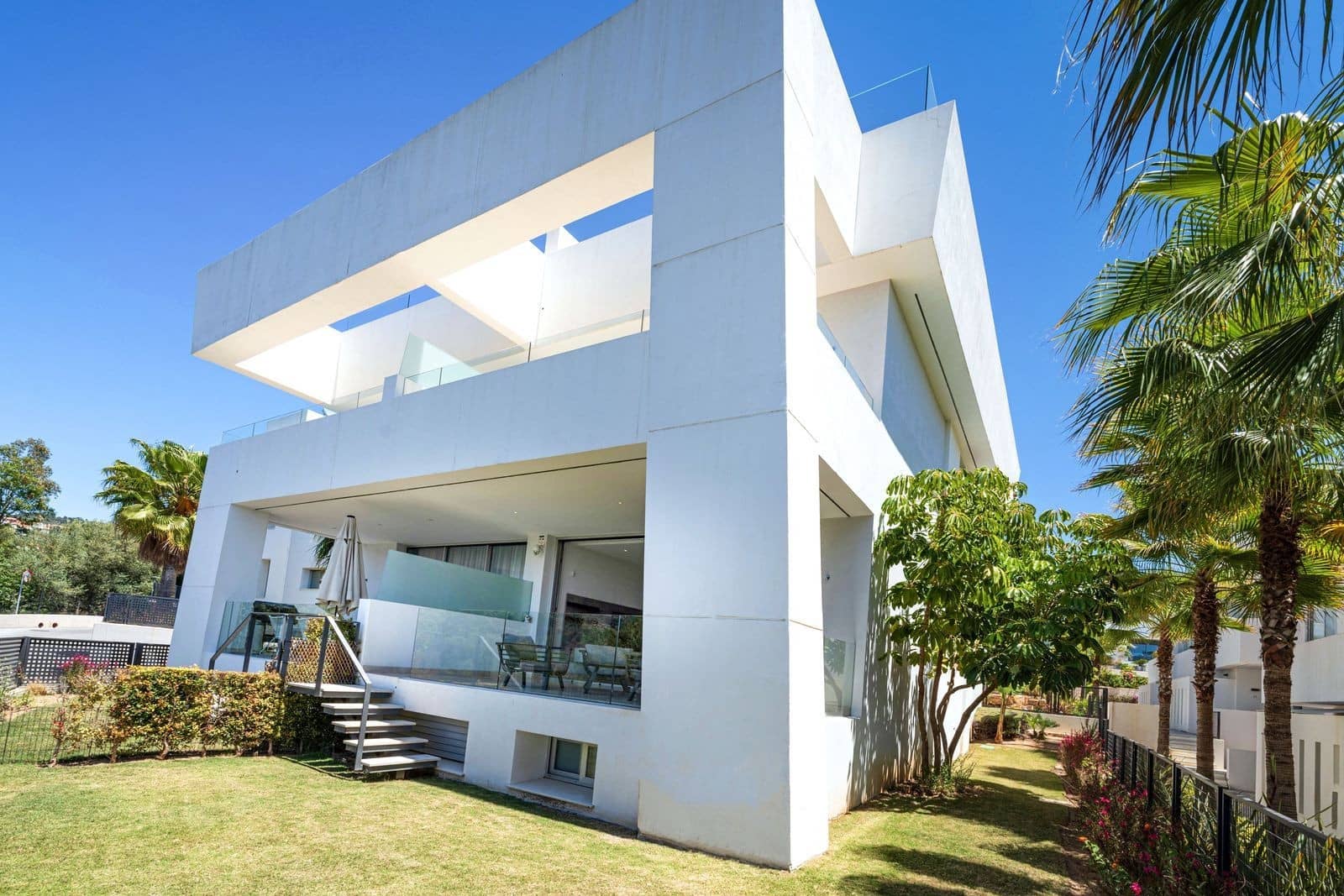 4 soverom Kjedet enebolig til salgs i Marbella med svømmebasseng garasje - € 1 250 000 (Ref: 8884061)