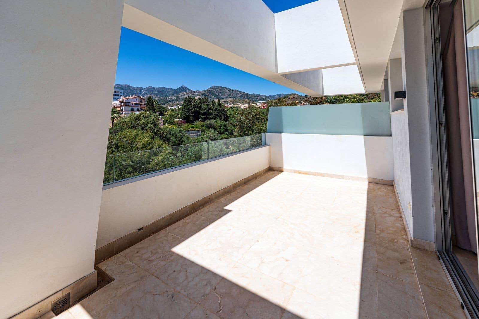 4 soverom Kjedet enebolig til salgs i Marbella med svømmebasseng garasje - € 1 250 000 (Ref: 8884061)