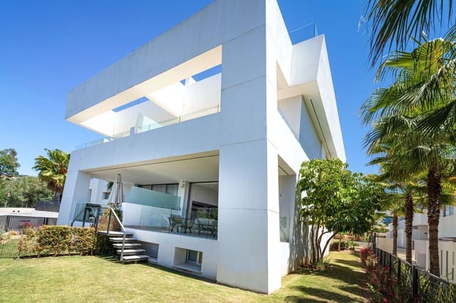 4 soveværelse Semi-Rækkehus til salg i Marbella med swimmingpool garage - € 1.250.000 (Ref: 8884061)