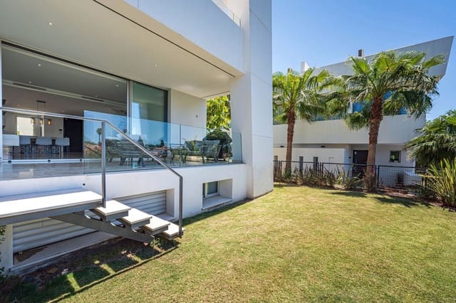 4 soveværelse Semi-Rækkehus til salg i Marbella med swimmingpool garage - € 1.250.000 (Ref: 8884061)