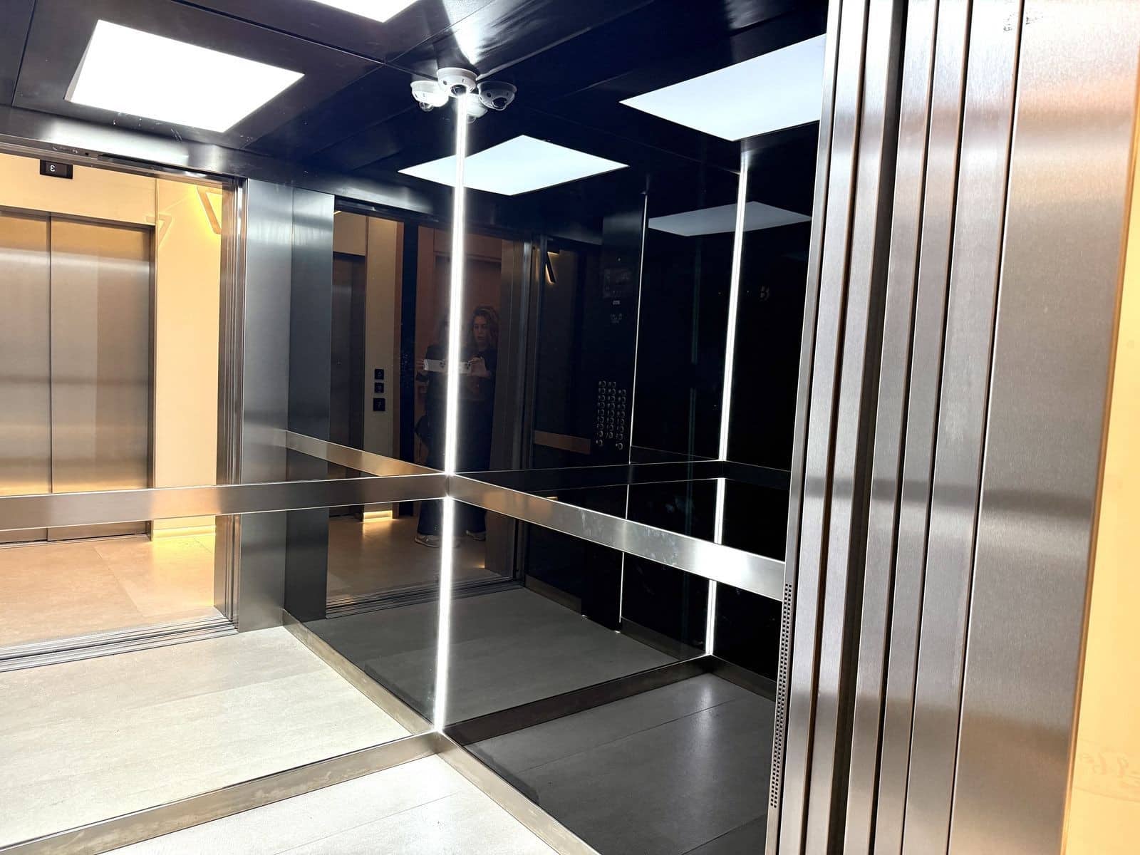 3 soveværelse Lejlighed til salg i Malaga by med swimmingpool garage - € 1.895.000 (Ref: 8884067)